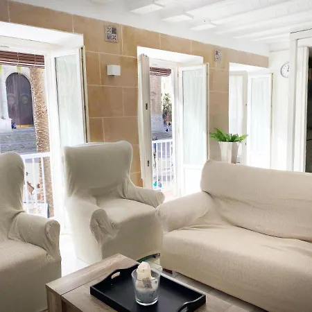 Cathedral Con Balcon Appartement *