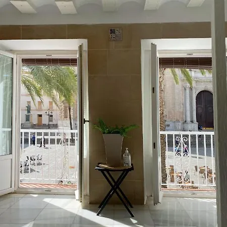 Cathedral Con Balcon Appartamento *